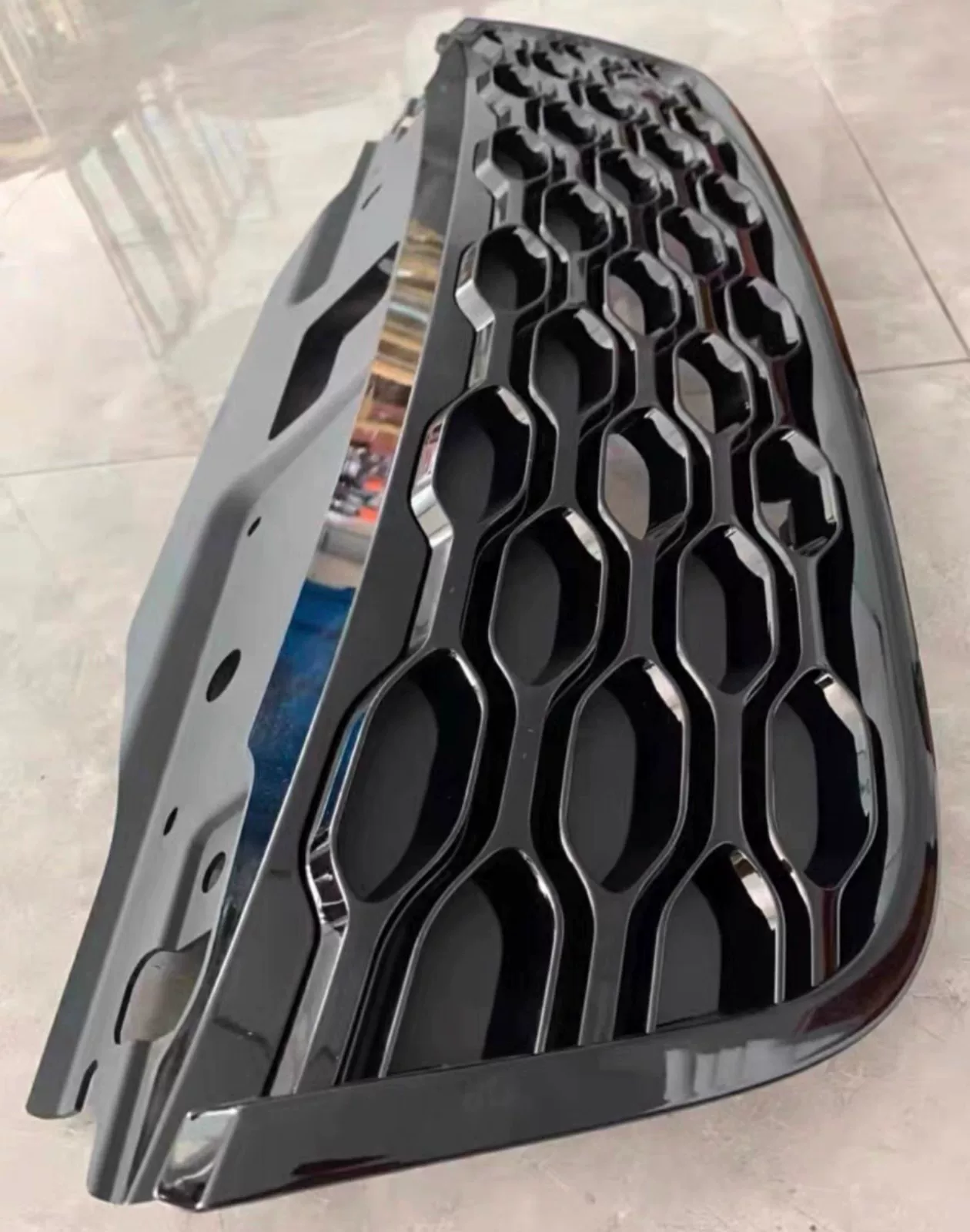 Land Rover Discovery 5 Black Obsidian Grille (2017–2025)\nOEM-Fit ABS Front Grille Replacement\nNo-Cut, No-Drill Installation