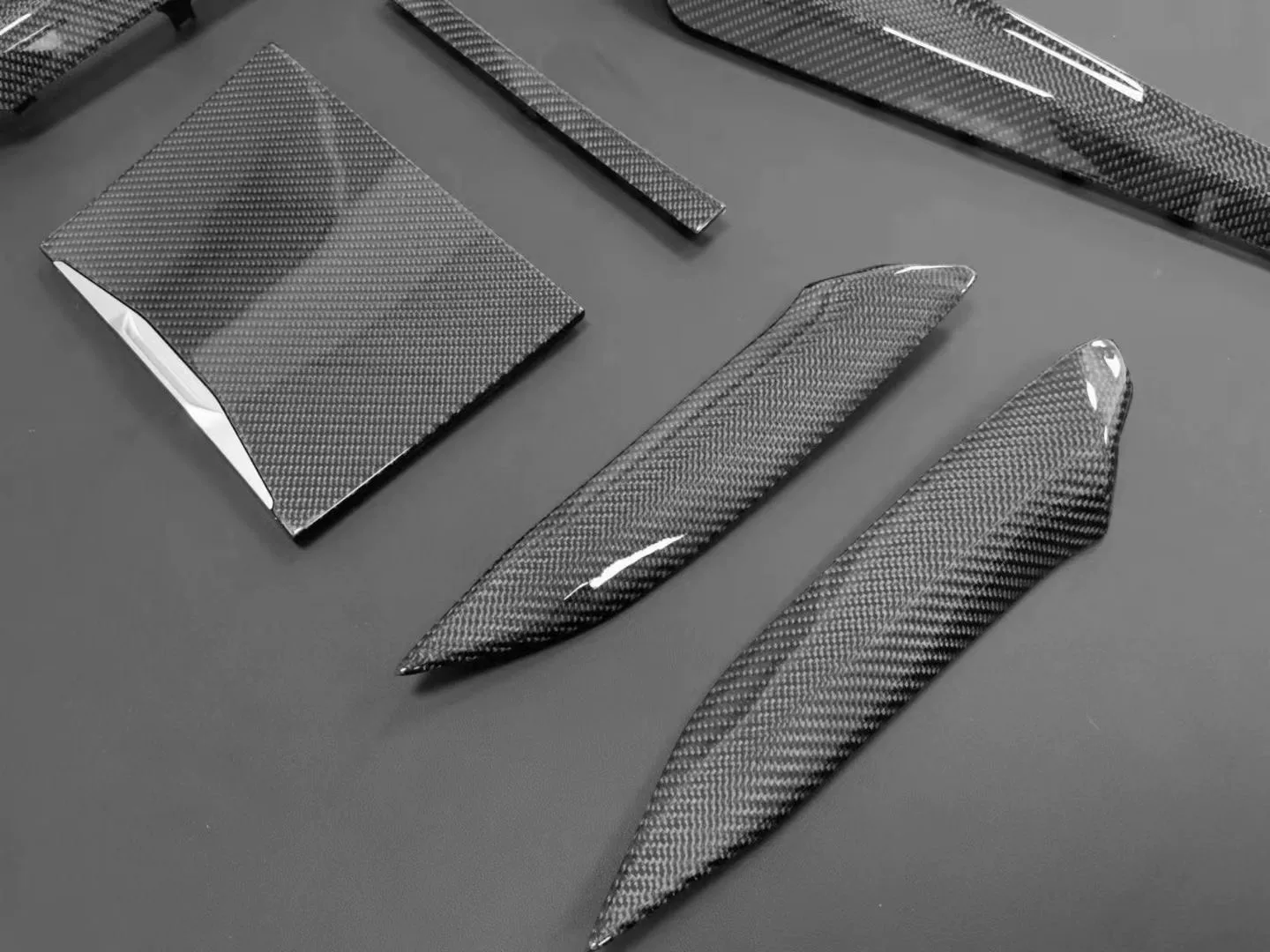 BMW i3/i4 Carbon Fiber Interior Kit 6-Piece Kit with Non-Destructive Installation Made from Toray Carbon Fiber