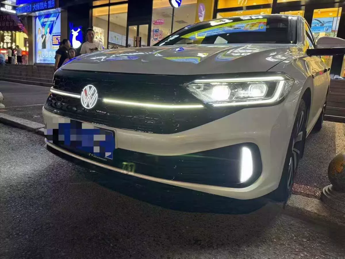 Volkswagen Illuminated Logo Volkswagen OEM-Style LED Car Logo Volkswagen Illuminated Logo Compatible with ACC Adaptive Cruise Control