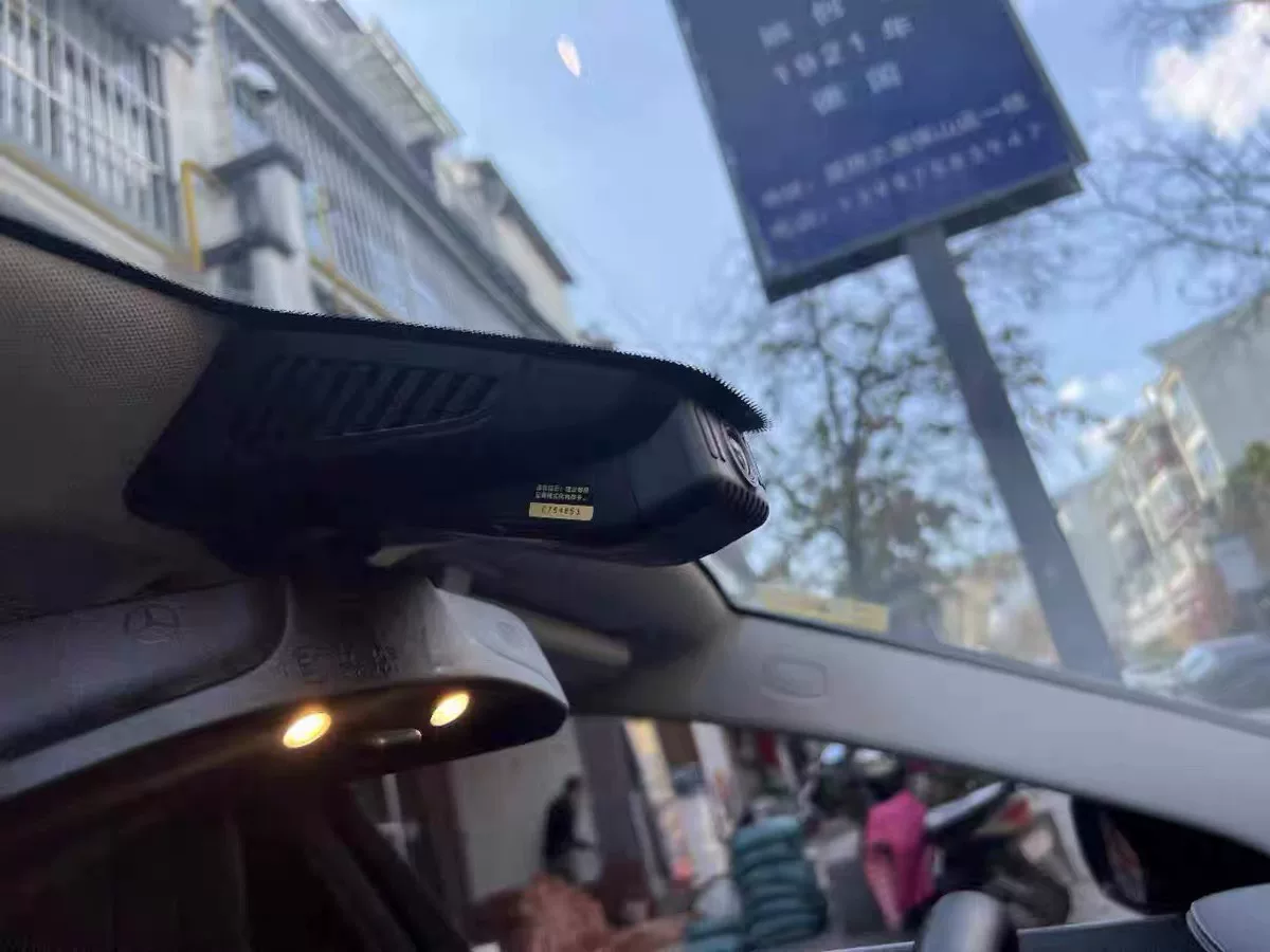 Mercedes-Benz-specific dashcam, damage-free installation, 4K dual recording