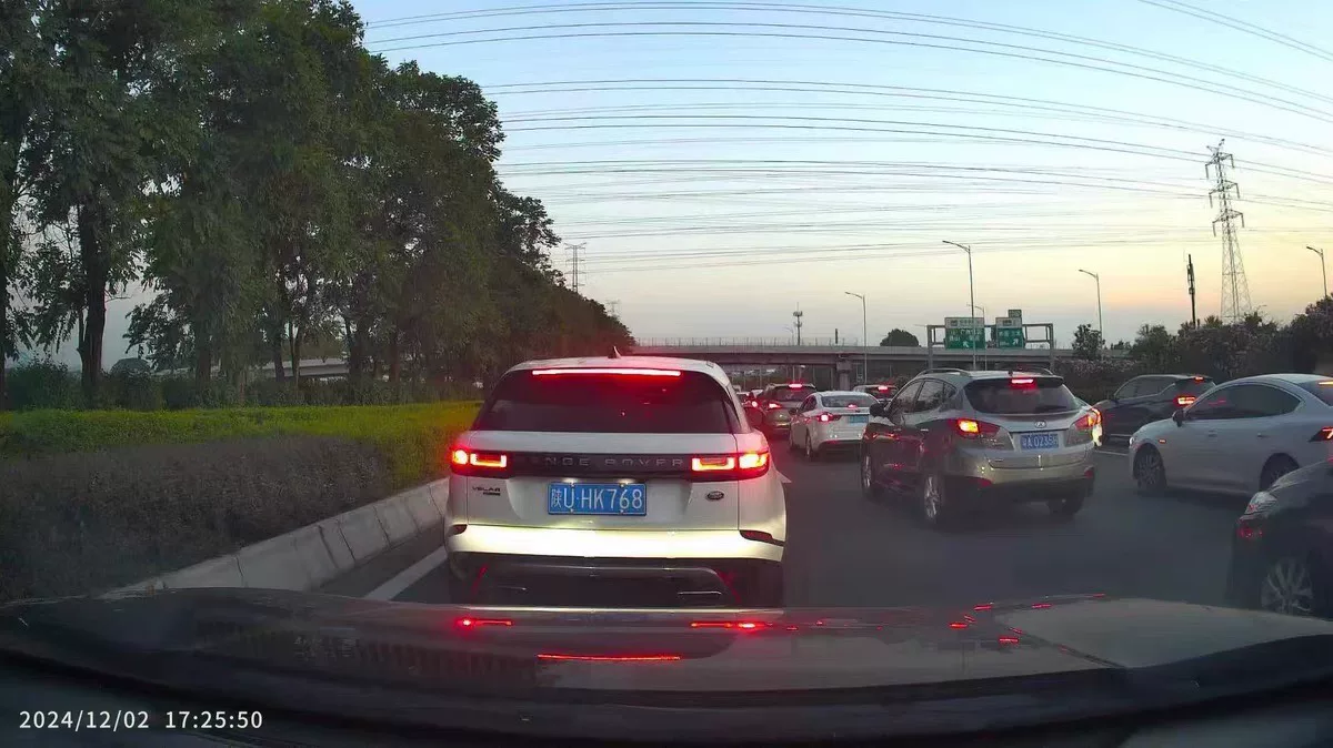 Mercedes-Benz-specific dashcam, damage-free installation, 4K dual recording