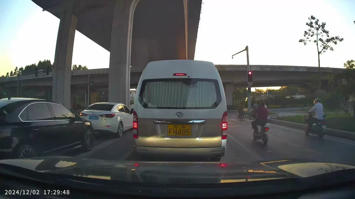Mercedes-Benz-specific dashcam, damage-free installation, 4K dual recording