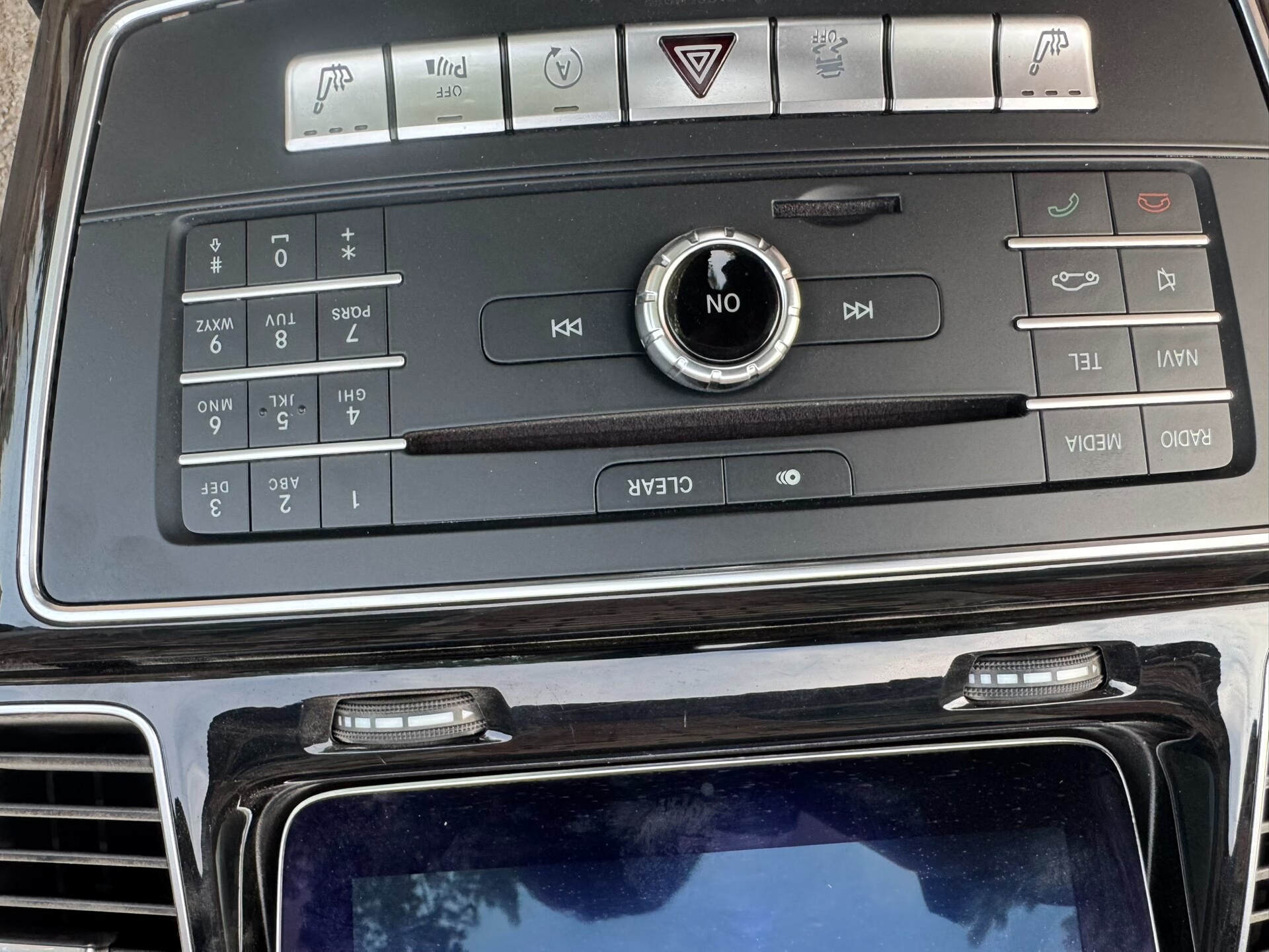 GLS450 Center Console Assembly Saddle Trim Kit Six-Disc CD Player Factory-Original Upgrade Parts Hot and Cold Cup Holder + Rear Entertainment System
