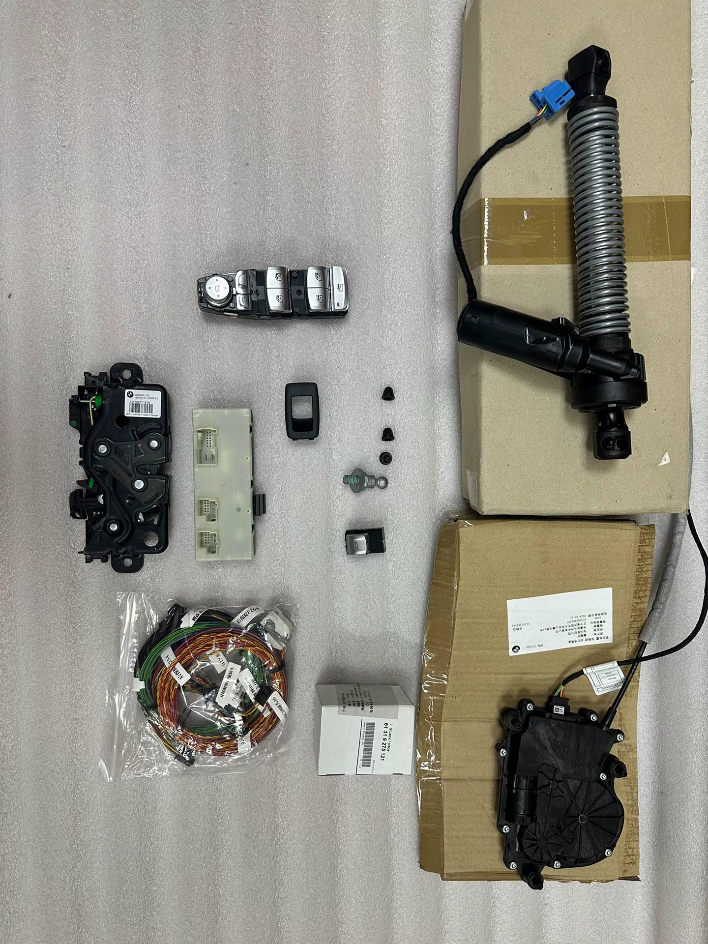 BMW G20 G30 G22 i3 Electric Tailgate Kit Original OEM Power Liftgate System Complete Set with Struts, Control Module, Lock Motor, and Switch