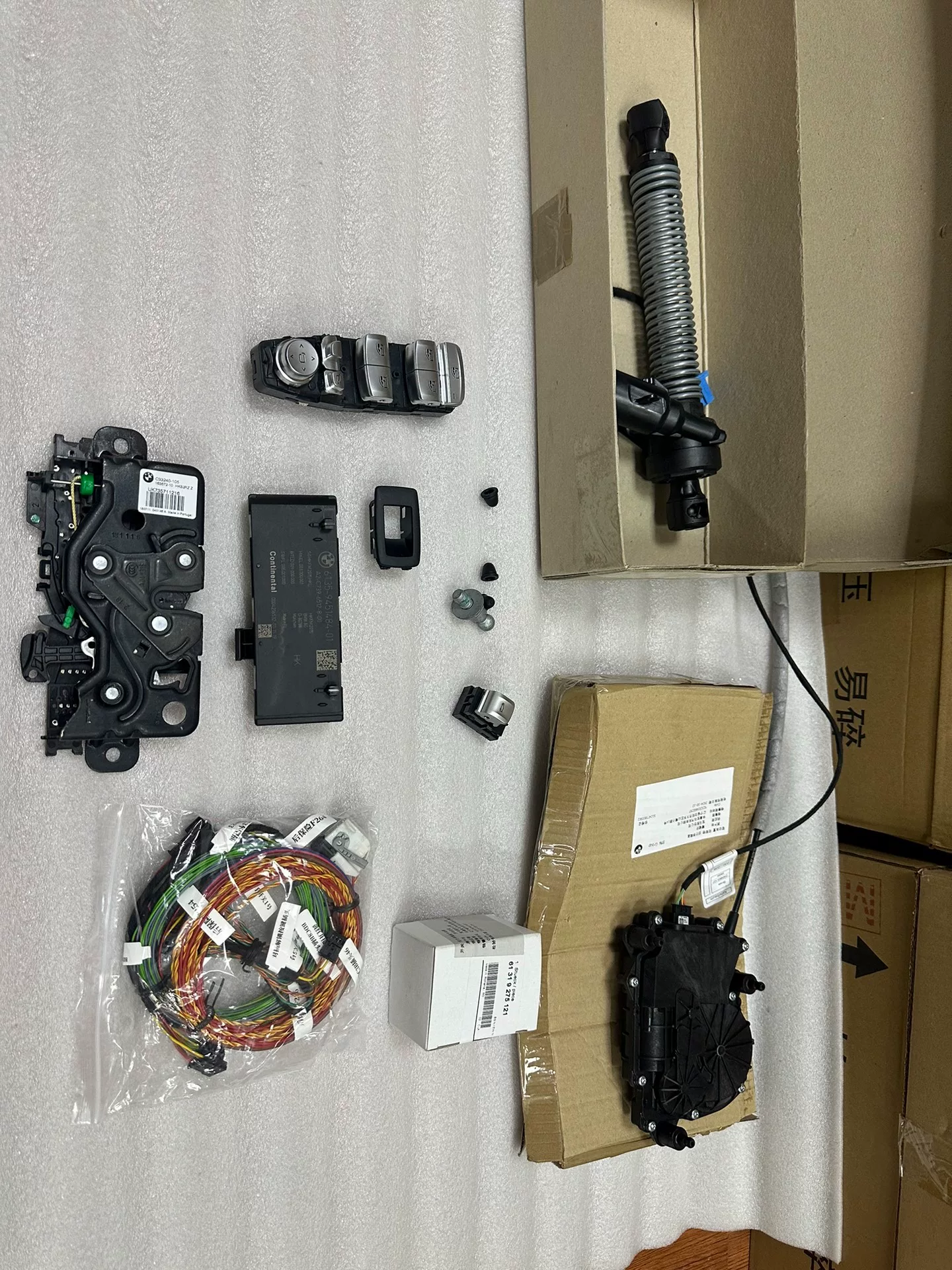 BMW G20 G30 G22 i3 Electric Tailgate Kit Original OEM Power Liftgate System Complete Set with Struts, Control Module, Lock Motor, and Switch
