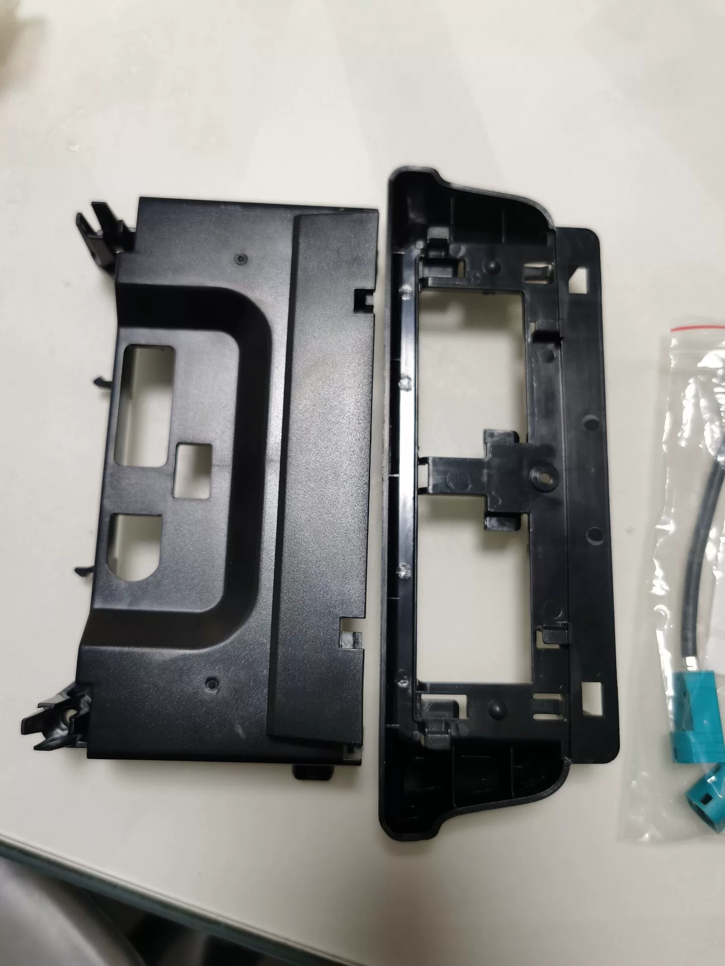 Mercedes C-Class GLC 7.4 to 8.4 Inch OEM Screen Mount Bracket + Video Adapter Cable
