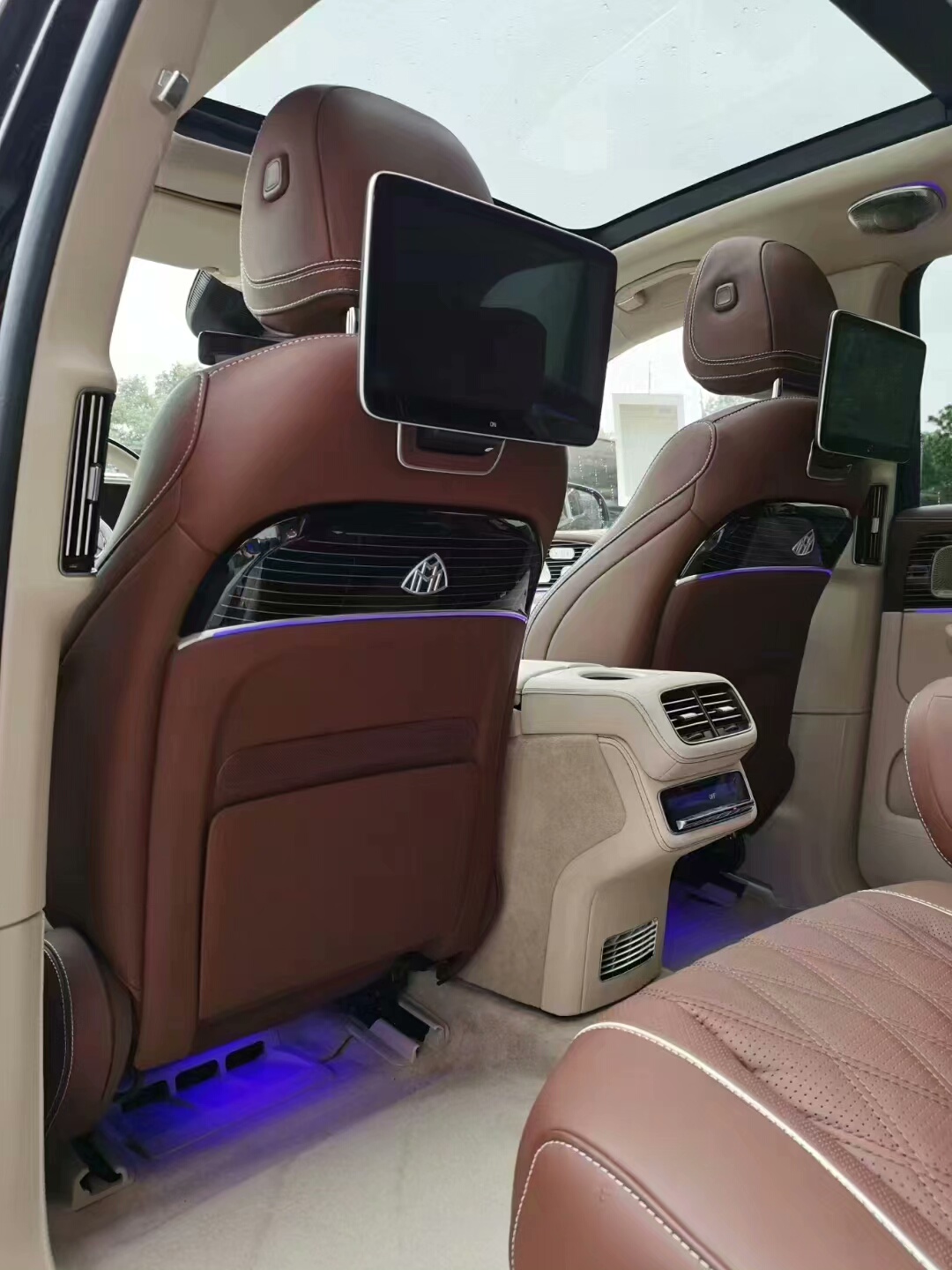 14-inch Mercedes-Benz Dedicated Rear-Seat Entertainment System Plug‑in Car DVD Player Supports Touch Control, Screen Mirroring, Live Streaming, and Bluetooth