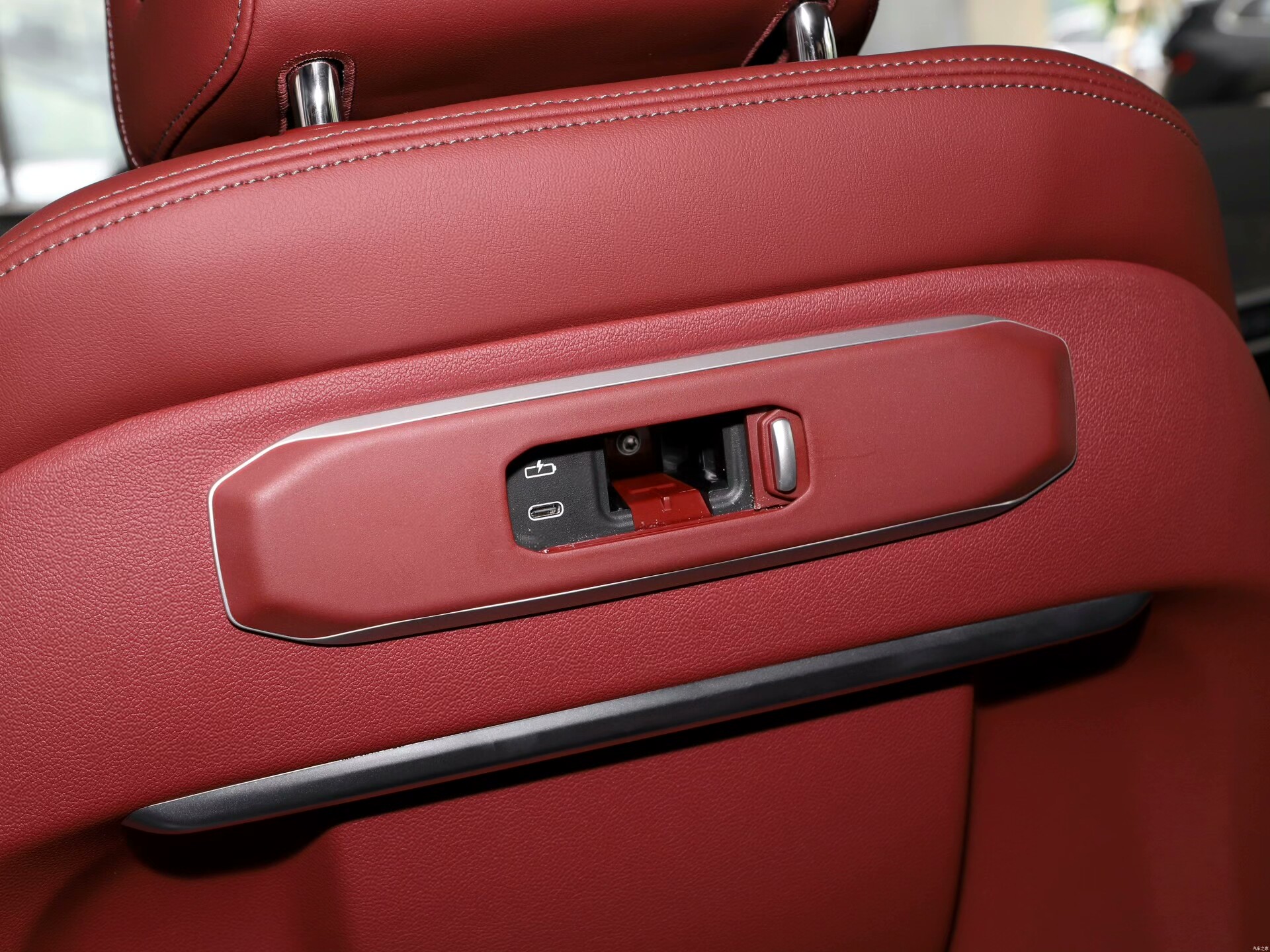 13.3-inch BMW-specific rear-seat entertainment system — plug‑in in-car Android display (compatible with X5/X7/5 Series/iX)