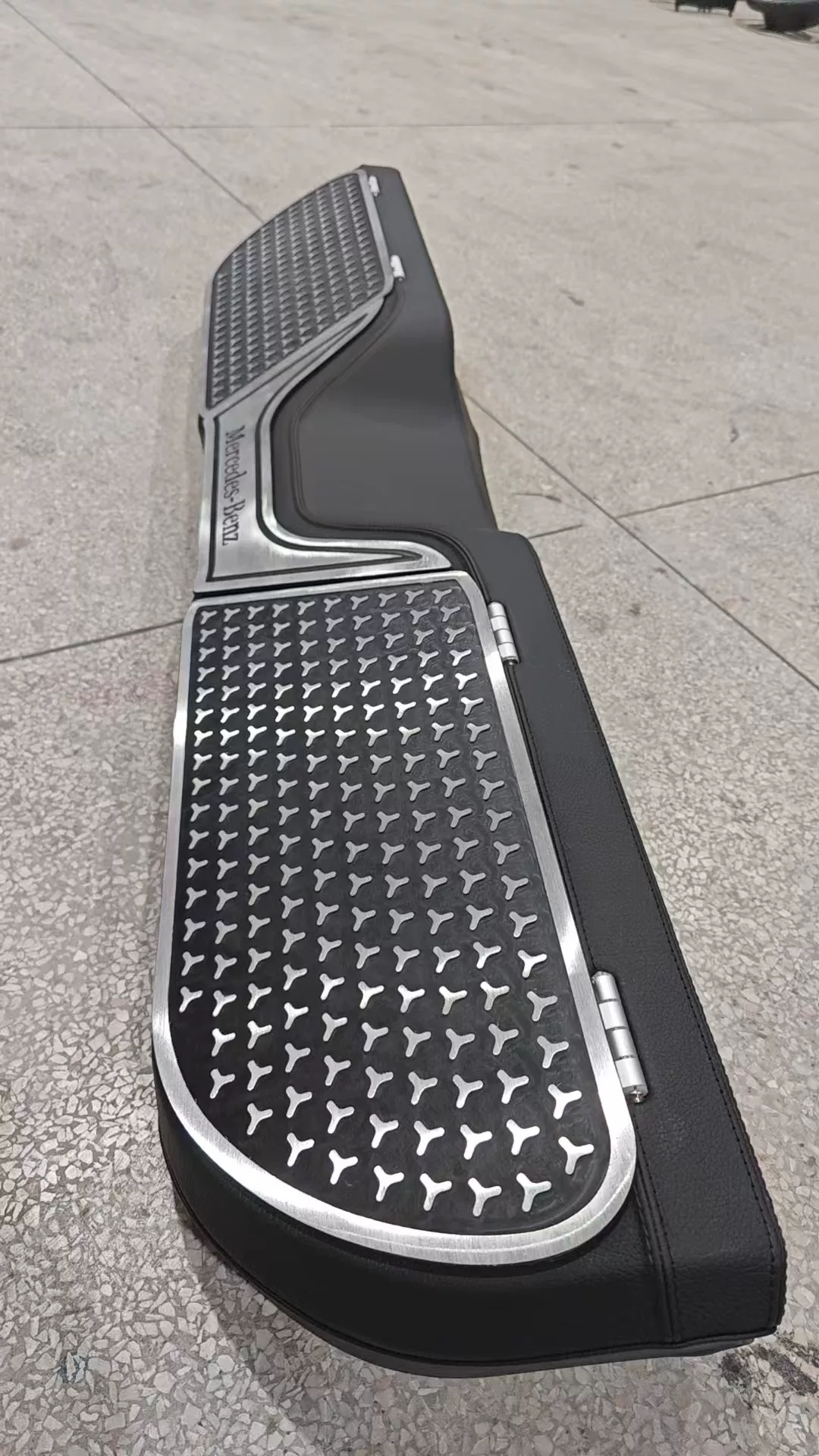 Mercedes-Benz Vito Footrests – V260 Rest Footrests – Aluminum Alloy Starry Sky Storage Footrests with Mercedes-Benz Logo
