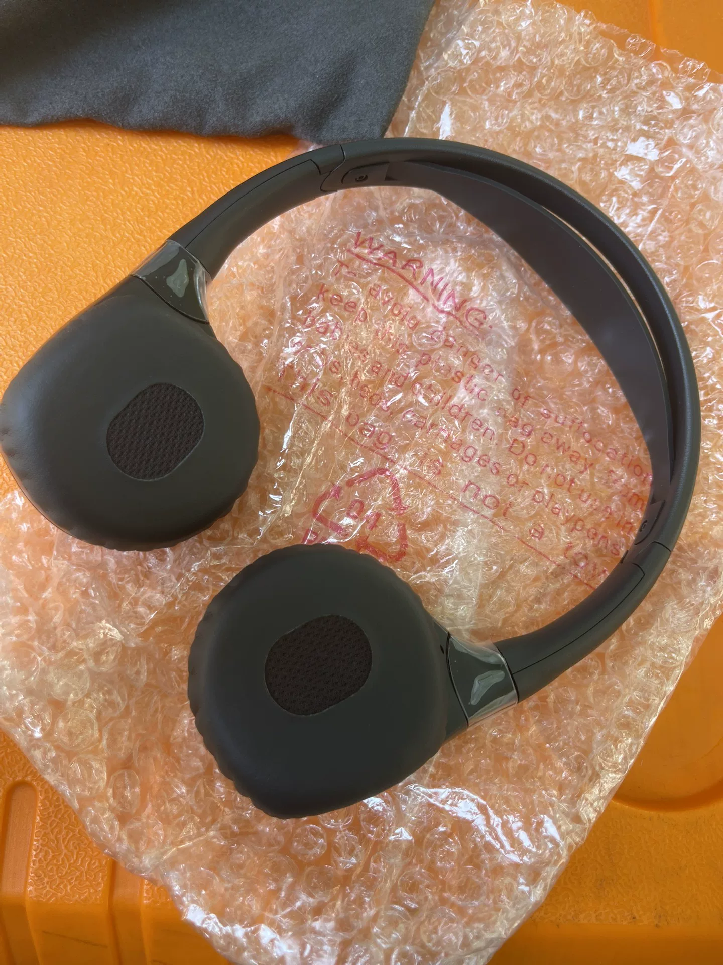 Land Rover Genuine Rear Seat Entertainment Headphones (Infrared)