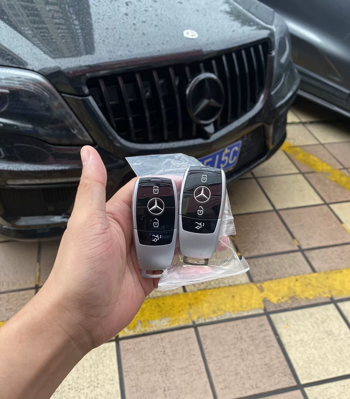 Mercedes-Benz R-Class & ML350 Keyless Entry & Push-Button Start System with Remote Start, Auto Window Close & Mirror Fold